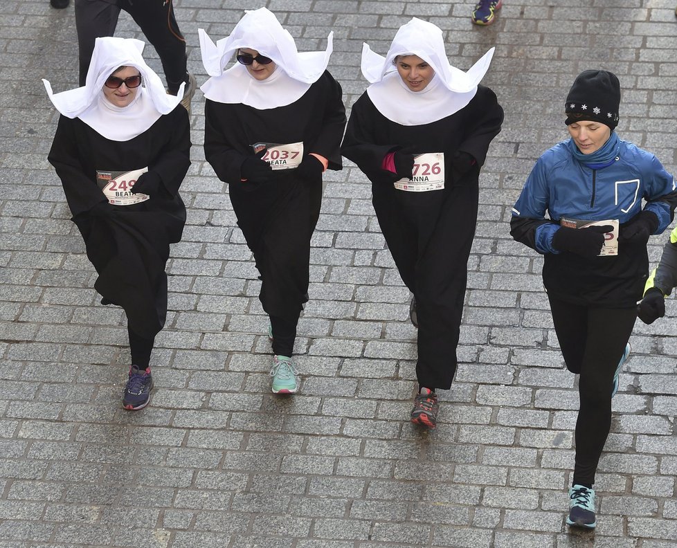 Tradiční běh v kostýmech se odehrál v Krakowě