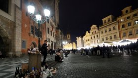 Odpadky v centru Prahy během silvestrovské noci.