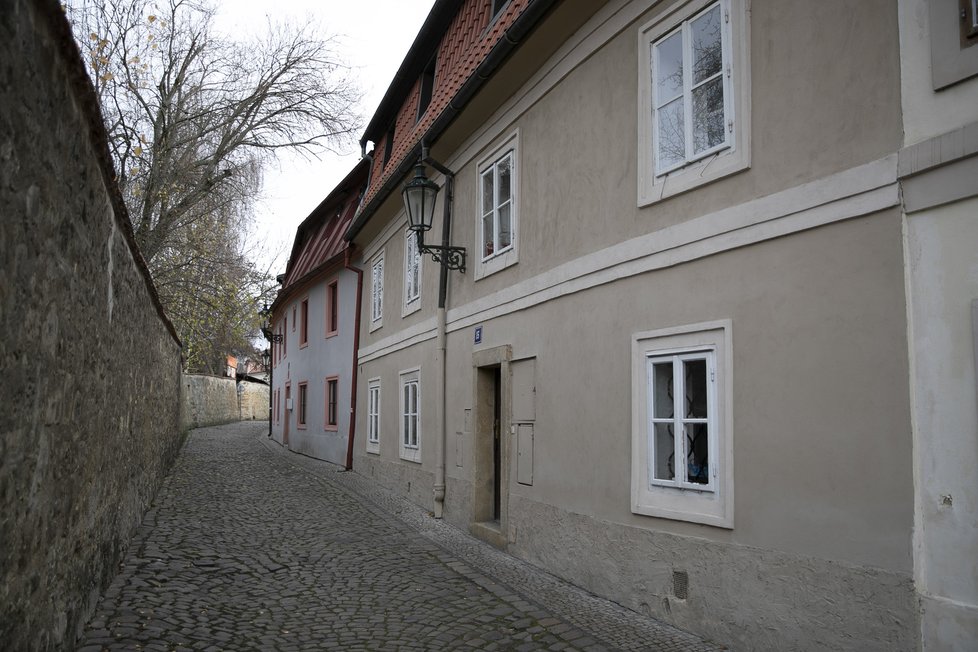 Tento dům obývali manželé Mahlerovi. Než aby čelili útlaku a perzekucím ze strany nacismus, raději zvolili dobrovolný odchod ze světa.