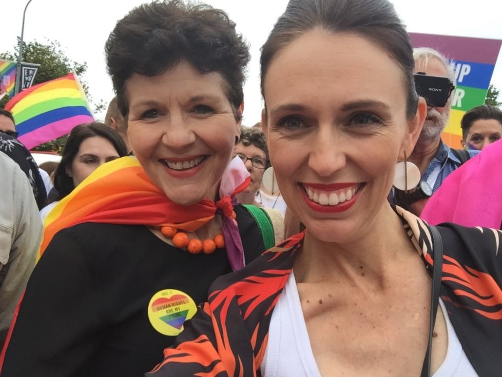 Novozélandská premiérka Jacinda Ardernová se zúčastnila průvodu Pride v Aucklandu.