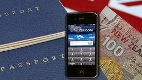 Turisté budou muset novozélandským pohraničním strážníkům na požádáním vydat heslo ke svým mobilům, jinak je čeká vysoká pokuta.