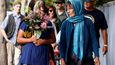 V novozélandském městě Christchurch se tisíce lidí zúčastnily tryzny za oběti nedávného teroristického útoku na dvě mešity, při nichž zahynulo 50 osob. (24.3.2019)