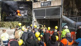 Obří exploze pohřbila v dole 29 horníků. Na vyzvednutí těl čekají rodiny dlouhých 9 let