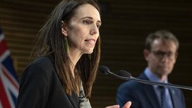 Novozélandská premiérka Jacinda Ardernová přiznala, že země kvůli novým případů nákazy možná odloží parlamentní volby (12.8.2020)