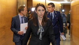 Novozélandská premiérka Jacinda Ardernová přiznala, že země kvůli novým případů nákazy možná odloží parlamentní volby (12.8.2020)