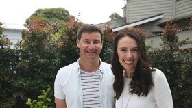 Novozélandská premiérka Jacinda Ardernová s partnerem Clarkem Gayfordem.