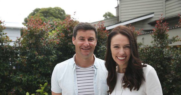 Těhotná novozélandská premiérka předá funkci až ve dveřích porodnice. Doslova