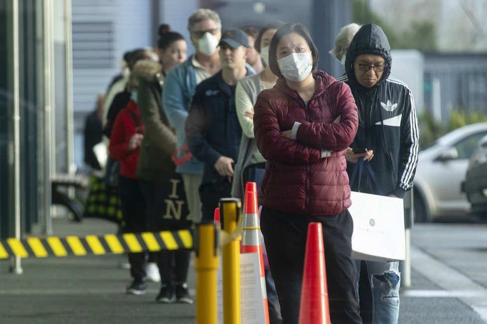 Nový Zéland se radoval ze 100 dní bez nového případu nákazy, nyní se koronavirus do země vrátil. Vláda nařídila uzavření veřejných míst (11.8.2020)