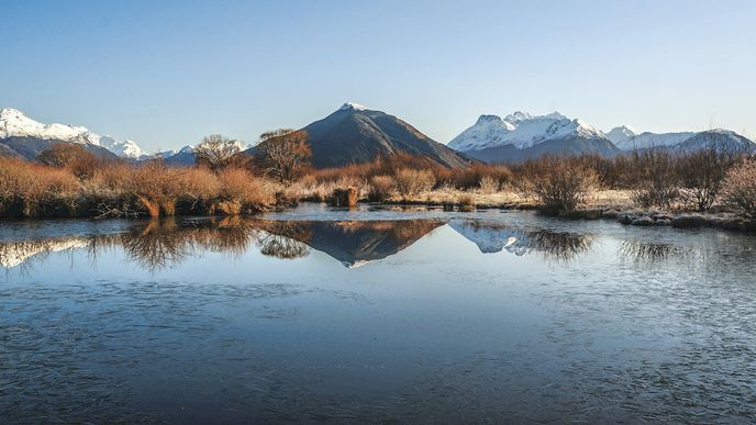 Oblast u Glenorchy, osady poblíž Queenstownu. Zdejší krajinu pro její půvab často vyhledávají filmaři.