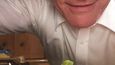 Novozélandský premiér Bill English a jeho kulinářský expeziment s ananasem na pizze
