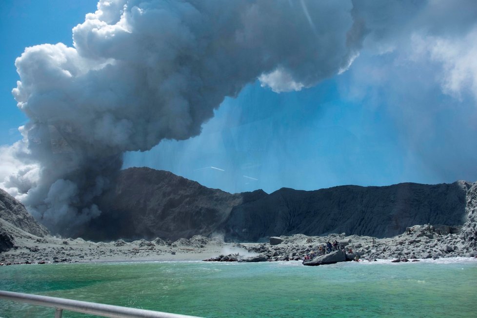 Počet obětí po erupci sopky na Novém Zélandu nejspíš vzroste.