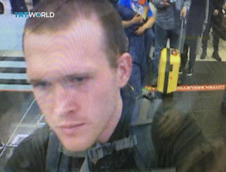 Brenton Tarrant, muž, který v pátek 15. března zabil na novém Zélandu 50 lidí. Snímek pochází z roku 2016 z letiště v Turecku.