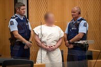 Teror na Zélandu měl pokračovat, 11 lidí bojuje o život, útočníka soudili minutu