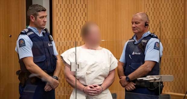Teror na Zélandu měl pokračovat, 11 lidí bojuje o život, útočníka soudili minutu