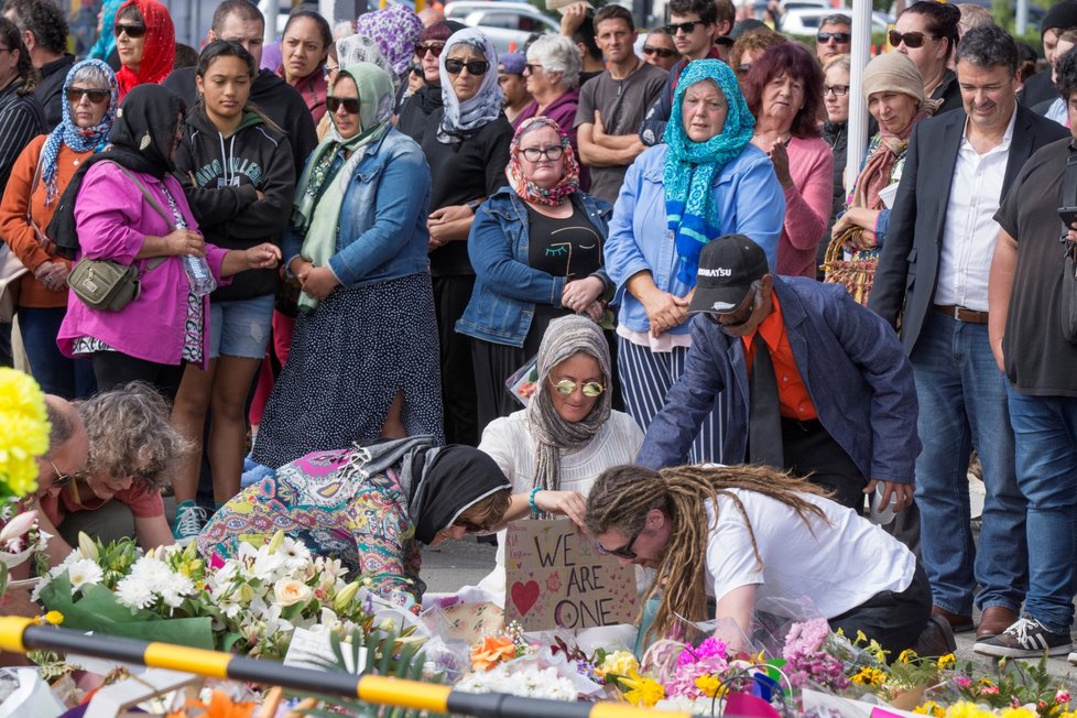 Na Novém Zélandu pohřbili 26 obětí masakru v mešitách. (22. 3. 2019)
