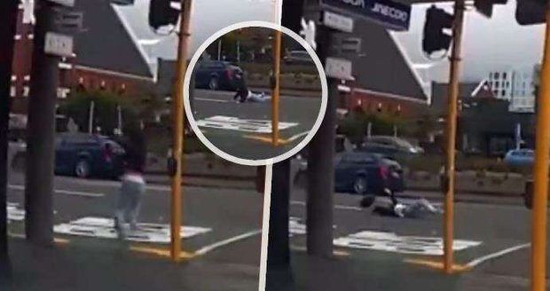 Neuvěřitelné záběry: Vítr o síle 137 km/h srazil ženu do vozovky