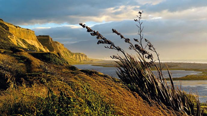 Nejméně turisticky zatížená oblast Nového Zélandu leží u jihozápadní hranice národního parku Fjordland, tedy na jihu Jižního ostrova.