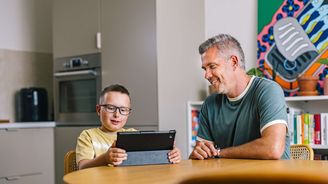 9 z 10 dětí využívá AI. Co dělat, aby na ně měla výhradně pozitivní vliv? 9 z 10 dětí využívá AI. Co dělat, aby na ně měla výhradně pozitivní vliv?