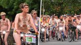Ulice Bristolu brázdily stovky naháčů na kolech! Demonstrovali proti autodopravě