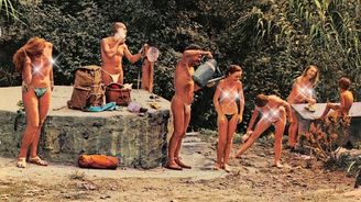 Nejhanbatější ostrov Evropy: Staré pohlednice z místa o které se dělí armáda s naháči Nejhanbatější ostrov Evropy: Staré pohlednice z místa o které se dělí armáda s naháči