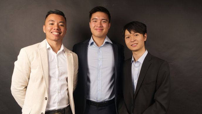 Zakladatelé Nulitecu (zleva) Sonny Nguyen, Lukáš Pham a Leo Do. Jejich on-line tržiště loni zpracovalo objednávky v hodnotě čtyřicet až padesát miliónů korun.