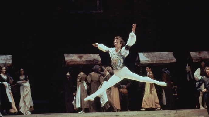 Zrušené baletní představení pojednávalo o jednom z nejslavnějších tanečníků Rudolfu Nurejevovi (na snímku).