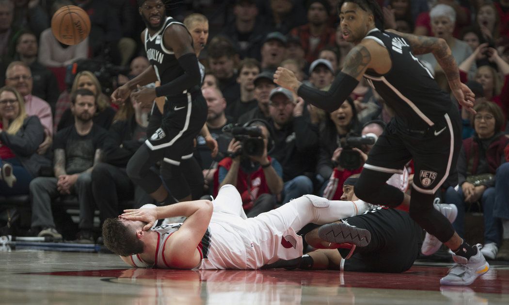 Jusuf Nurkič si v NBA přivodil otřesné zranění. Při doskoku si způsobil otevřenou zlomeninu levé nohy.