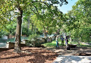 U Nuselských schodů vzniká mini-park. Zasadili se o něj zdejší obyvatelé.