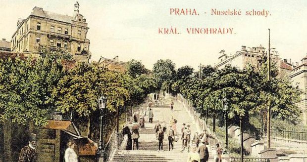 Obrázek a pohlednice s obrázkem starých Nuselských schodů.