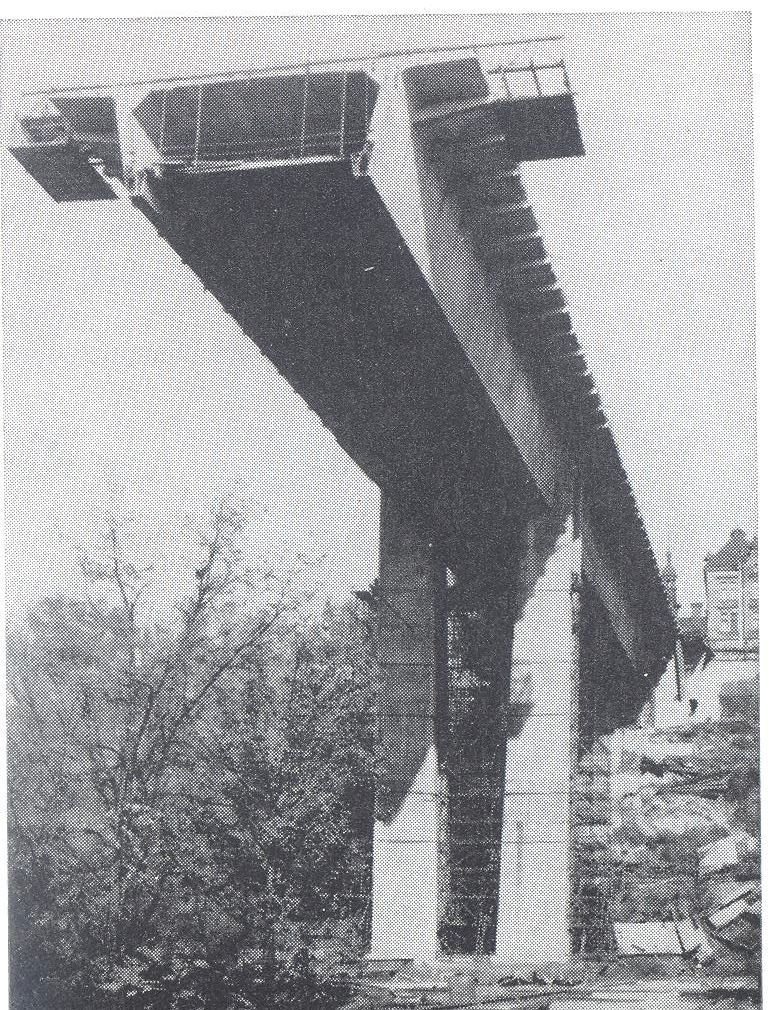 Výstavba Nuselského mostu v Praze během 60. let minulého století
