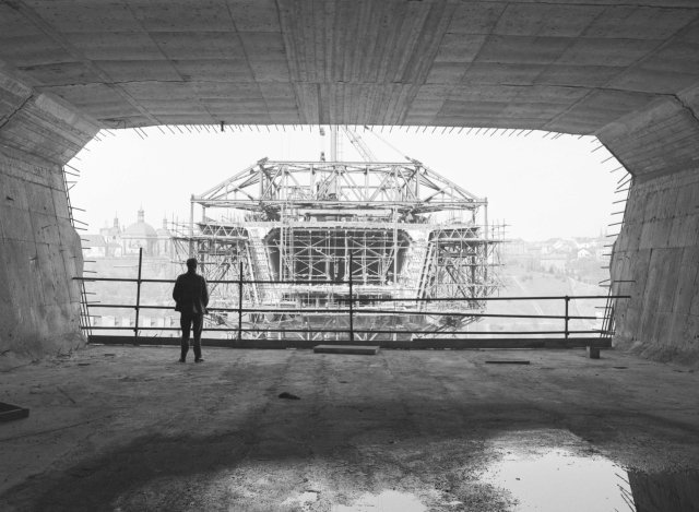 Výstavba Nuselského mostu v Praze během 60. let minulého století.