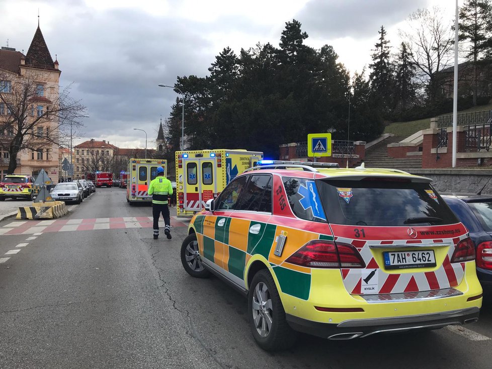 Ve Svatoslavově ulici došlo k explozi v bytu. Zraněni jsou dva lidé s vážnými popáleninami.