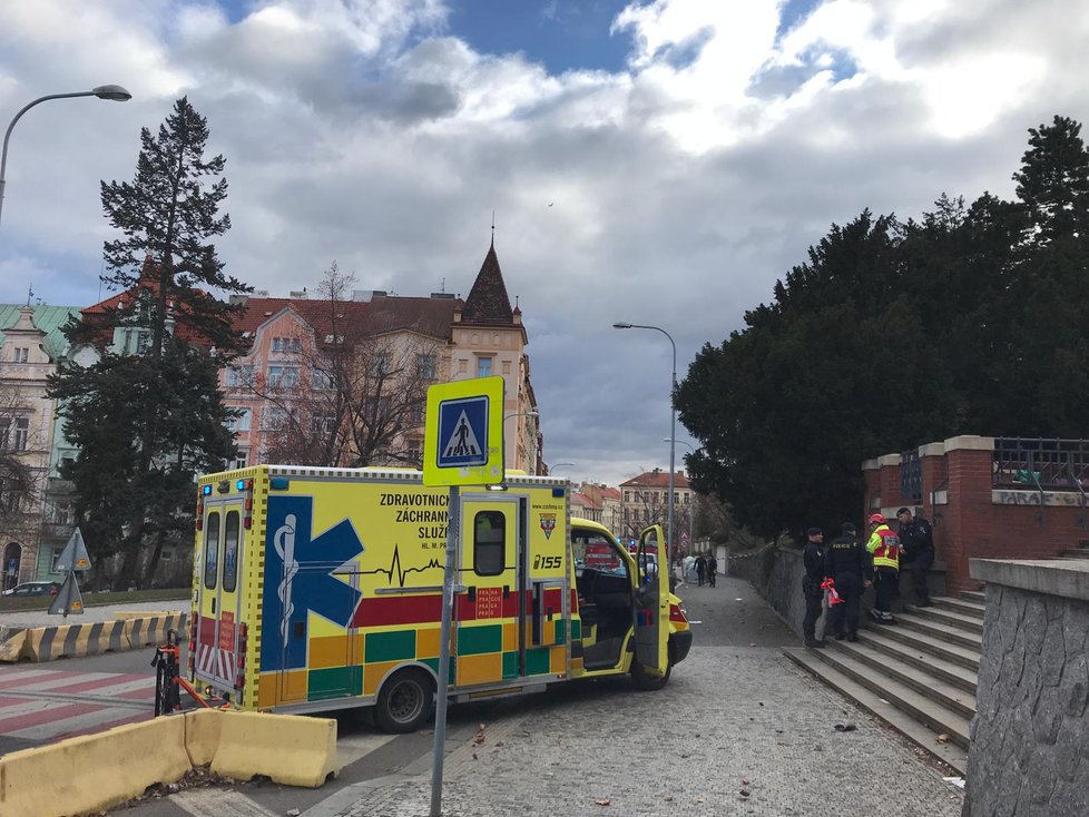 Ve Svatoslavově ulici došlo k explozi v bytu. Zraněni jsou dva lidé s vážnými popáleninami.