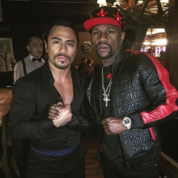 Nusret Gökçe a boxer Floyd Maywheather.