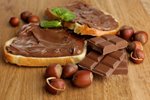 Nutella se tváří jako oříšková pomazánka s čokoládou a mlékem, ale více jak 70 procent tvoří tuk a cukr.