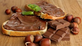 Nutella se tváří jako oříšková pomazánka s čokoládou a mlékem, ale více jak 70 procent tvoří tuk a cukr.