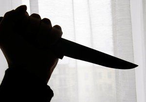 Syn (37) napadl s nožem v ruce vlastní matku. Ilustrační foto