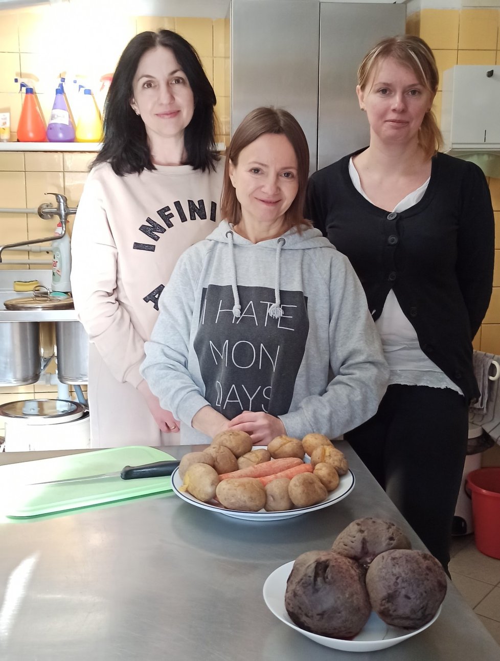 Světlana, Tatiana a Lena z Kyjeva vaří v Nýdku samé ukrajinské speciality.