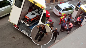 Chlapeček v Nymburce vypadl z okna činžáku: V nemocnici zemřel