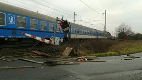 Další kamion se srazil s vlakem v Kostomlatech nad Labem.