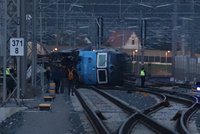 Na koridoru v Poříčanech havaroval nákladní vlak: Dva lidé se zranili