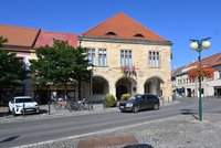 Dozvuk obřího zátahu NCOZ v Nymburku: Sebrali pět lidí včetně starosty, nikoho neobvinili!