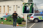 V Kostelní Lhotě na Nymbursku vjel řidič auta na chodník, pět zraněných
