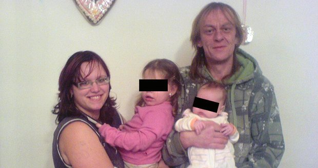 Sebevražda kvůli obvinění z pedofilie: Po smrti táty jí děti vrátili!