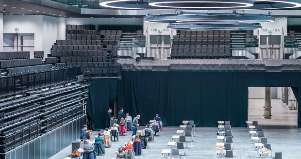 Až 10 tisíc naočkovaných denně? Ve Vysočanech vznikne obří očkovací centrum. Ale až v dubnu