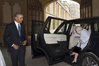 Šuškanda Alžběty II. s Cameronem: Korupce řádí v Nigérii a Afghánistánu