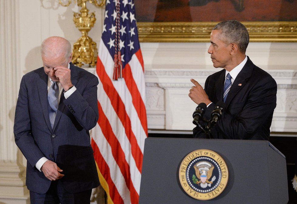 Biden o chystaném udělení medaile nevěděl. „Neměl jsem tušení,“ řekl 74letý viceprezident. „Dostalo se mi uznání, které si nezasloužím,“ dodal v improvizovaném projevu.