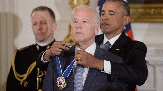 Barack Obama ocenil svého viceprezidenta Joea Bidena Prezidentskou medailí svobody