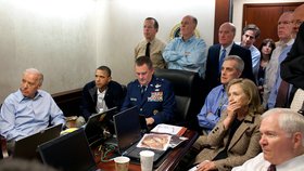 Obama se svým týmem sledoval dopadení bin Ládina