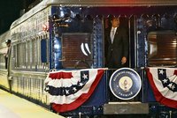 Obama jede vlakem na koncert a pak i do úřadu